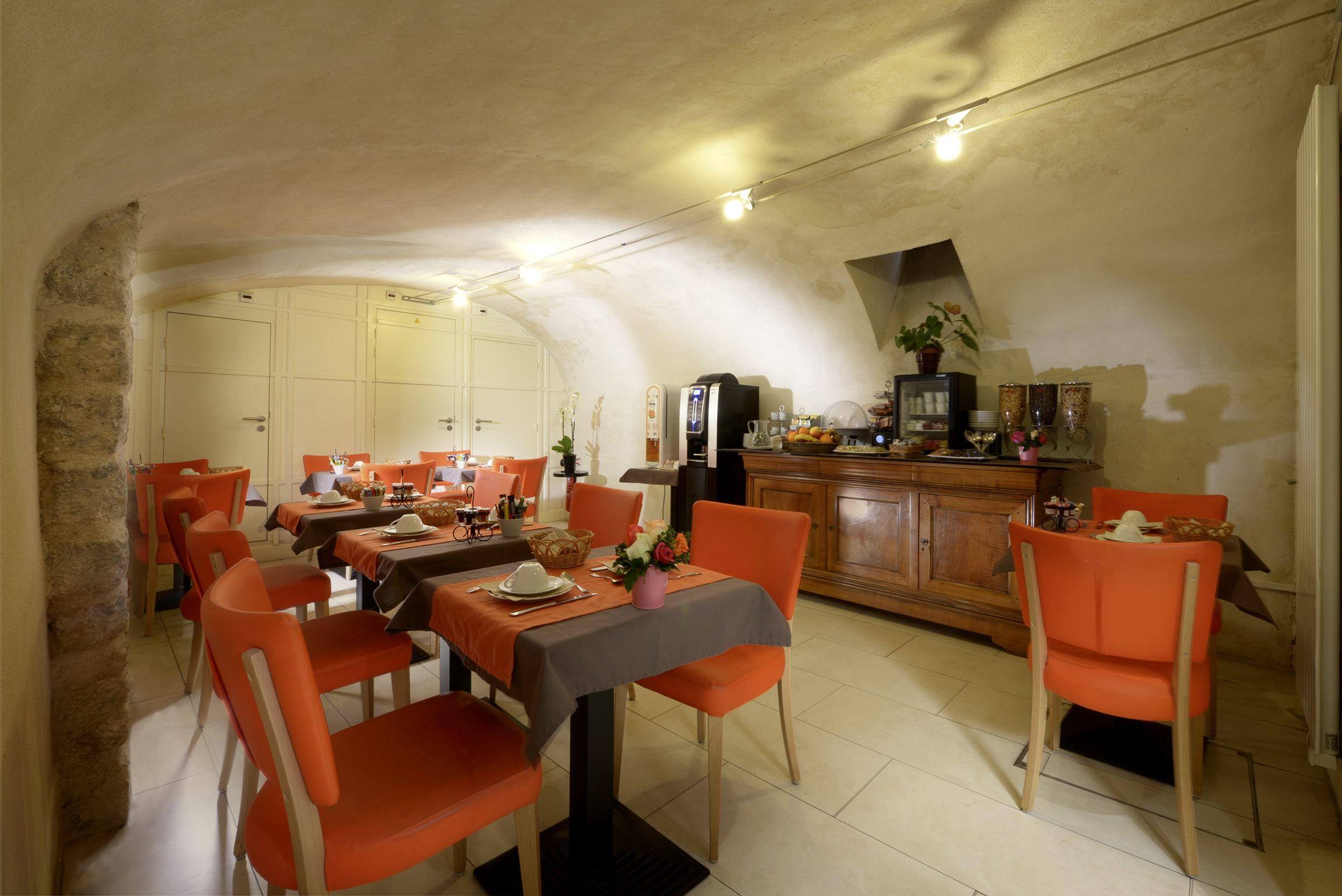 Le Relais Saint Charles Hotel 4*